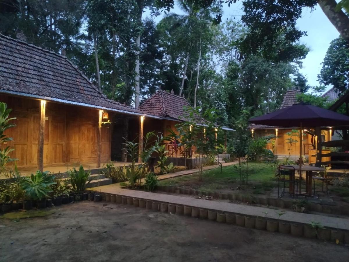 Hotel Omah Kayu Jagalan Magelang Zewnętrze zdjęcie